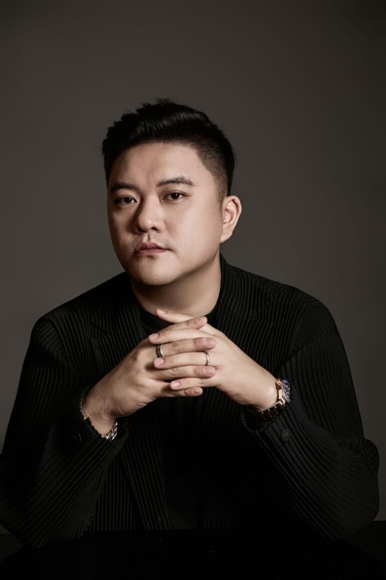 Tong Weilie - portrait